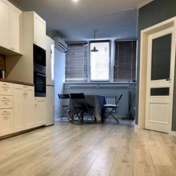 Продается 1-комнатная квартира, 50 м²