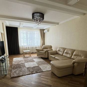 Сдается 2-х комнатная квартира, 90 м²