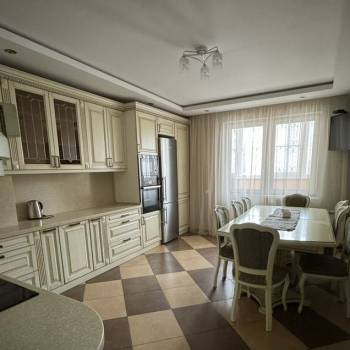 Сдается 2-х комнатная квартира, 90 м²