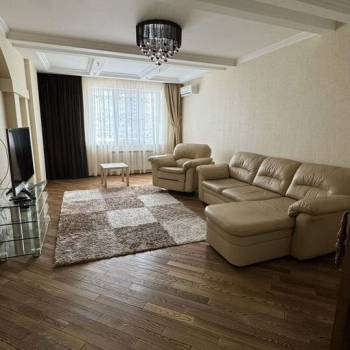 Сдается 2-х комнатная квартира, 90 м²