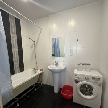 Сдается 1-комнатная квартира, 54 м²