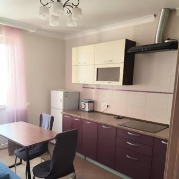 Сдается 1-комнатная квартира, 42 м²