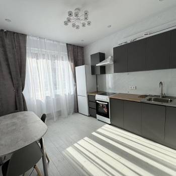 Продается 1-комнатная квартира, 37 м²