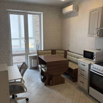 Сдается 1-комнатная квартира, 40 м²