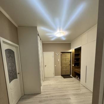 Сдается 2-х комнатная квартира, 75 м²
