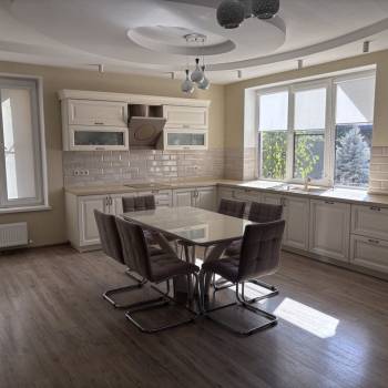 Продается Дом, 296 м²