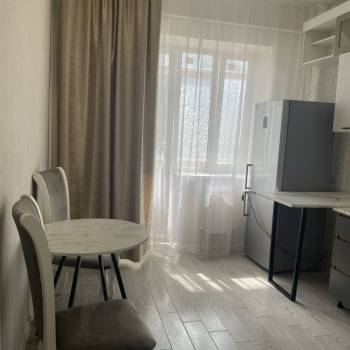Продается 1-комнатная квартира, 37 м²