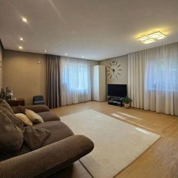 Продается Многокомнатная квартира, 131,8 м²