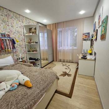 Продается Многокомнатная квартира, 131,8 м²