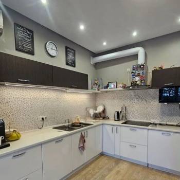 Продается Многокомнатная квартира, 131,8 м²