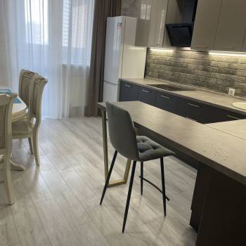 Сдается 2-х комнатная квартира, 82,5 м²