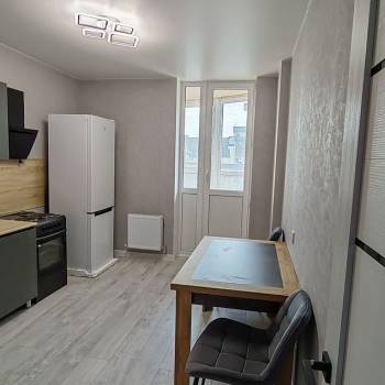 Сдается 1-комнатная квартира, 42 м²