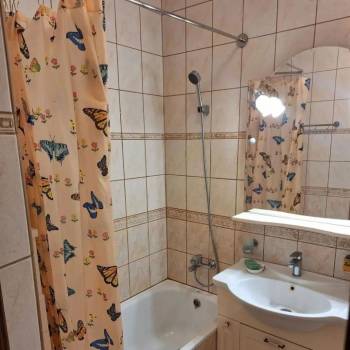 Продается 1-комнатная квартира, 49 м²