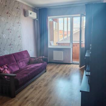 Продается 1-комнатная квартира, 42 м²