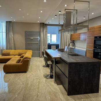Сдается 1-комнатная квартира, 90 м²