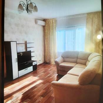 Сдается 1-комнатная квартира, 56 м²