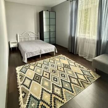 Продается 1-комнатная квартира, 42 м²