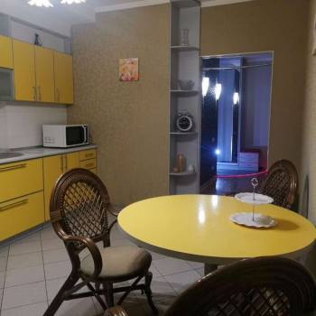 Сдается 2-х комнатная квартира, 80 м²