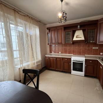 Сдается 2-х комнатная квартира, 79 м²