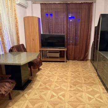 Сдается 2-х комнатная квартира, 79 м²