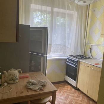 Продается Многокомнатная квартира, 60 м²