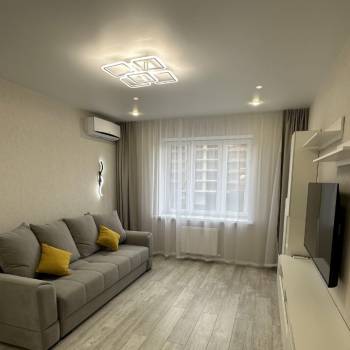 Сдается 1-комнатная квартира, 42 м²