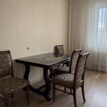 Сдается 2-х комнатная квартира, 78 м²