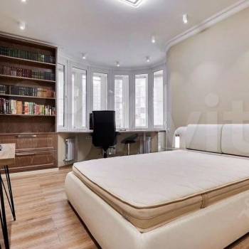 Продается Многокомнатная квартира, 180 м²
