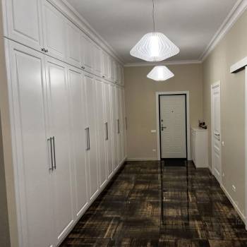 Продается Многокомнатная квартира, 180 м²