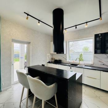 Сдается Дом, 240 м²