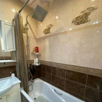 Продается 1-комнатная квартира, 42 м²