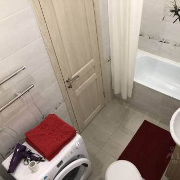 Продается 1-комнатная квартира, 42 м²