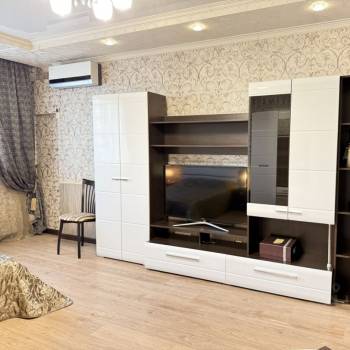Сдается 1-комнатная квартира, 54 м²
