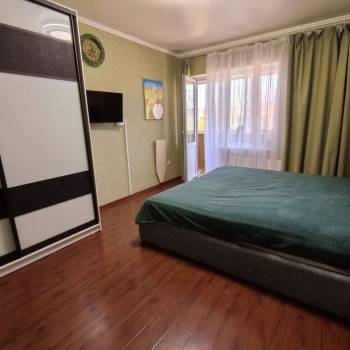 Продается 1-комнатная квартира, 70 м²