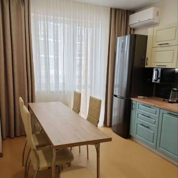 Сдается 1-комнатная квартира, 43 м²