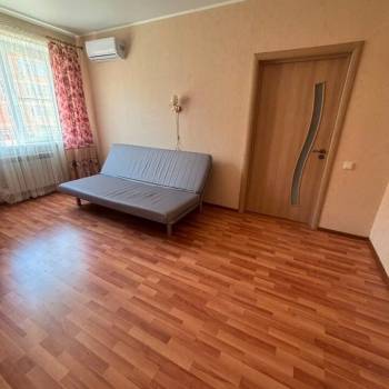 Продается 1-комнатная квартира, 40 м²