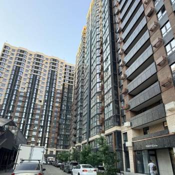 Продается 1-комнатная квартира, 55 м²