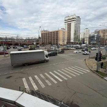 Продается 1-комнатная квартира, 71,5 м²