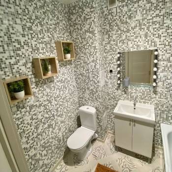 Продается 1-комнатная квартира, 42 м²