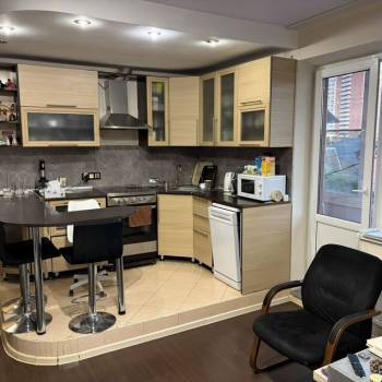 Продается 2-х комнатная квартира, 58 м²