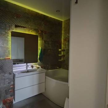 Сдается 2-х комнатная квартира, 75 м²