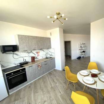 Продается 1-комнатная квартира, 63 м²