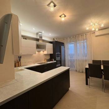 Сдается 2-х комнатная квартира, 76,5 м²
