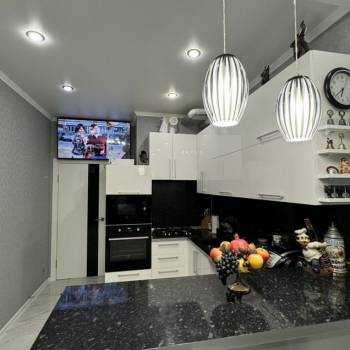 Продается 1-комнатная квартира, 52,7 м²