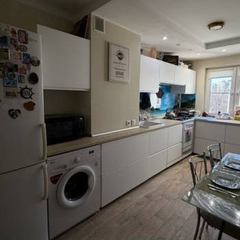 Продается Многокомнатная квартира, 74,4 м²