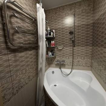 Продается Многокомнатная квартира, 74,4 м²