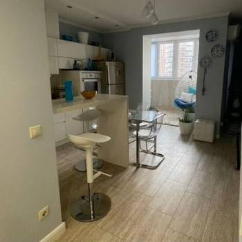 Продается 1-комнатная квартира, 43 м²