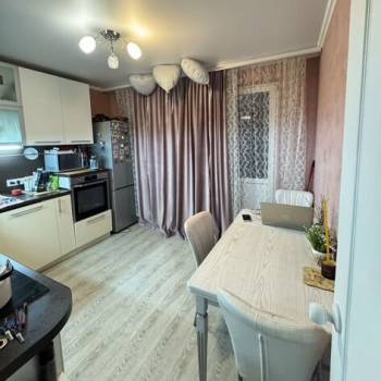 Продается 1-комнатная квартира, 39 м²