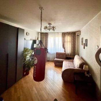 Продается 1-комнатная квартира, 38 м²