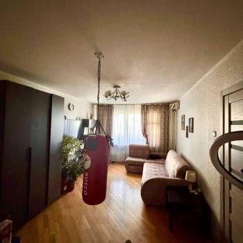 Продается 1-комнатная квартира, 38 м²